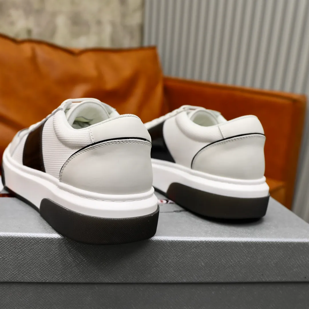 Ex-factory price: 680💰Top original order Brand: PRADA (Prada) Standard code: Men's size 38/44 (45 can be customized) Grade: Same as the official website Material: Original cowhide stitched with imported cloth, cowhide lining, original combination of two-color wear-resistant soft outsole Style category: casual sports version, young fashion, European and American trend, British style Color: actual picture color